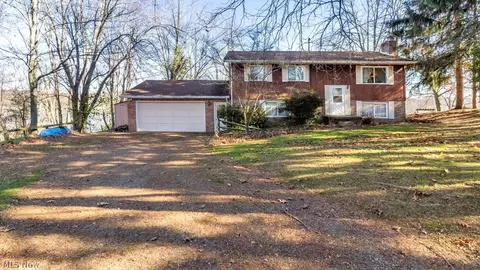 39 Iroquois Trl, Malvern, OH 44644