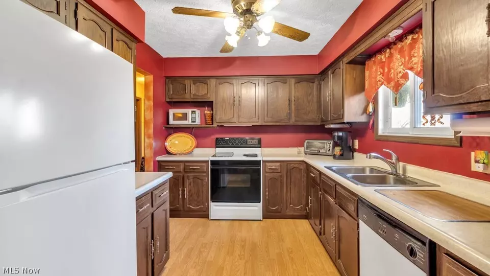  39 Iroquois Trl, Malvern, OH 44644 photo 7