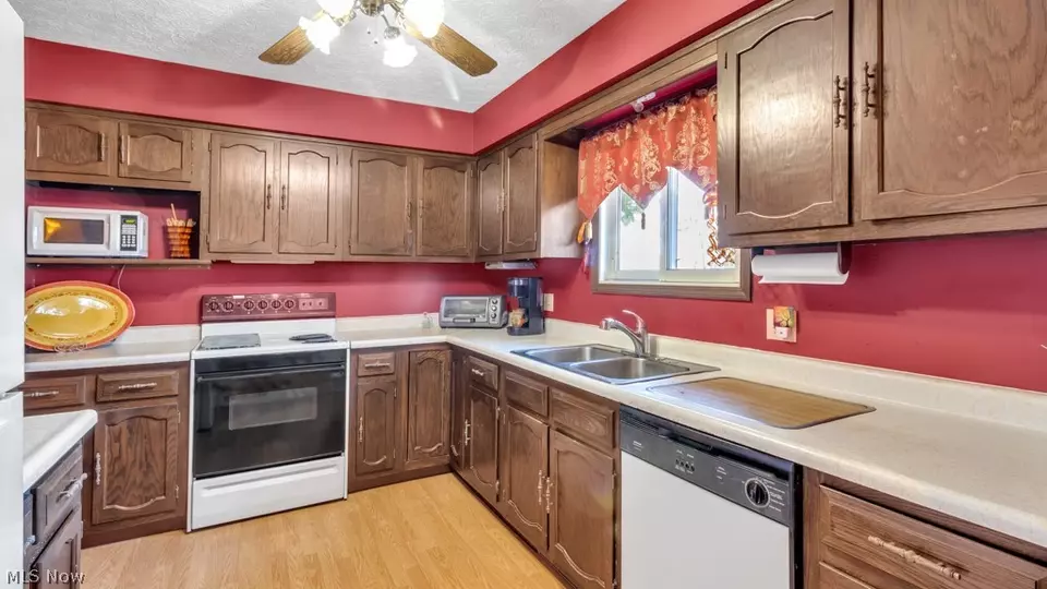  39 Iroquois Trl, Malvern, OH 44644 photo 8