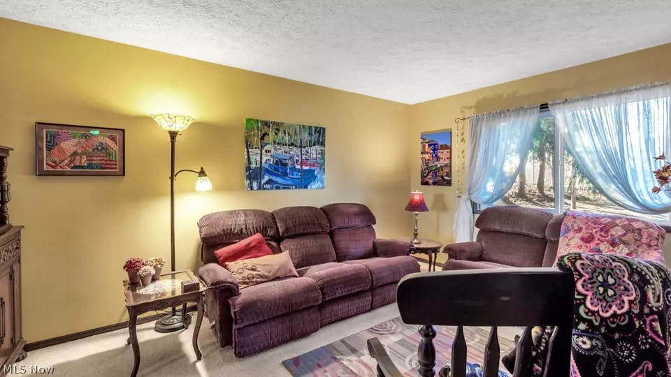  39 Iroquois Trl, Malvern, OH 44644 photo 5