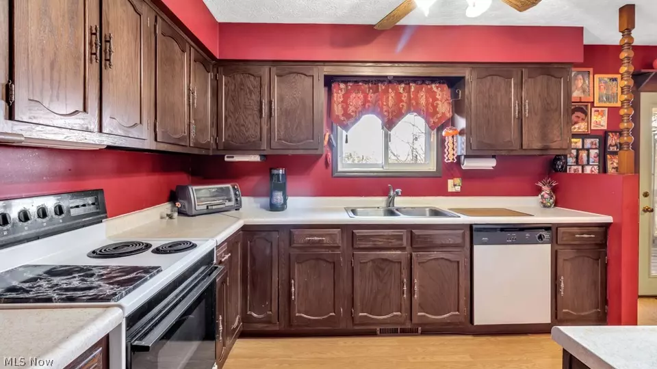 39 Iroquois Trl, Malvern, OH 44644 photo 6