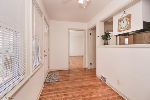 143 School St, Elyria, OH 44035 photo 4