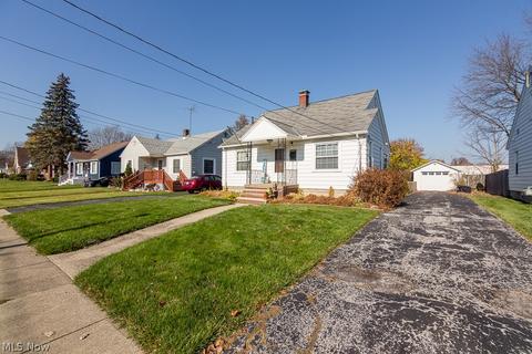 1046 Bell Ct, Elyria, OH 44035 photo 2