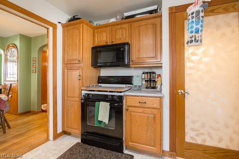 1046 Bell Ct, Elyria, OH 44035 photo 14