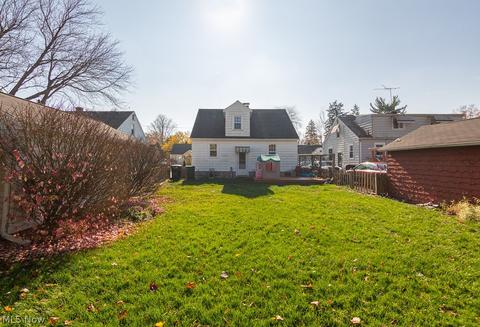 1046 Bell Ct, Elyria, OH 44035 photo 6
