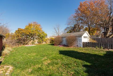 1046 Bell Ct, Elyria, OH 44035 photo 4