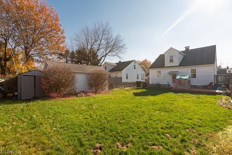 1046 Bell Ct, Elyria, OH 44035 photo 5