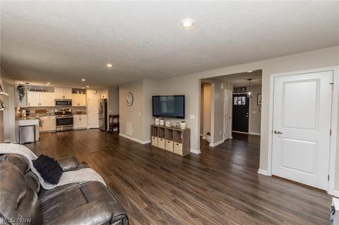 519 Riley Ct, Lagrange, OH 44050 photo 5