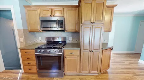 751 Sterling Rd, Wickliffe, OH 44092 photo 9