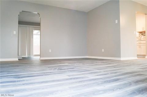 340 Naples Dr, Elyria, OH 44035 photo 6