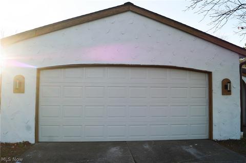 340 Naples Dr, Elyria, OH 44035 photo 2