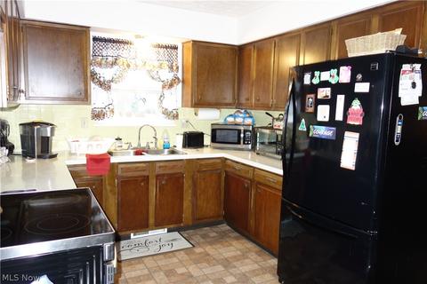 902 Sutherland Ave, Akron, OH 44314 photo 9