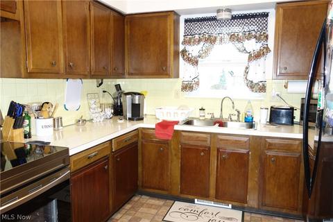 902 Sutherland Ave, Akron, OH 44314 photo 8
