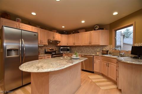 32700 Shadowbrook Dr, Solon, OH 44139 photo 9