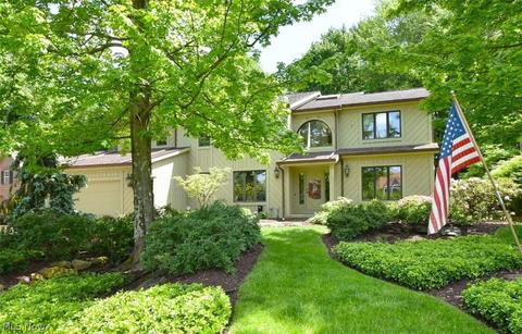 32700 Shadowbrook Dr, Solon, OH 44139 photo 1