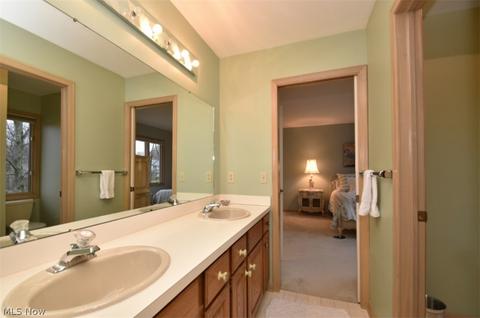 32700 Shadowbrook Dr, Solon, OH 44139 photo 17
