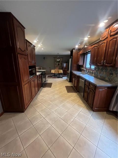 725 Butte St, Willard, OH 44890 photo 9