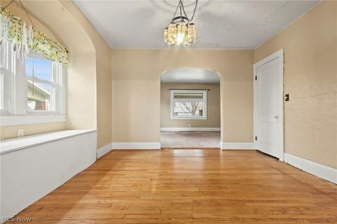136 Wilson St, Struthers, OH 44471 photo 4