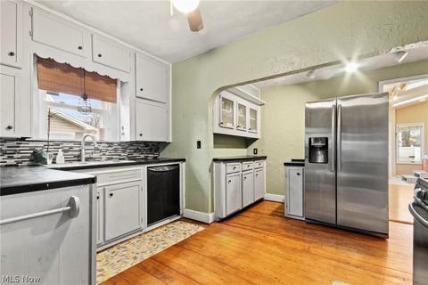 136 Wilson St, Struthers, OH 44471 photo 2
