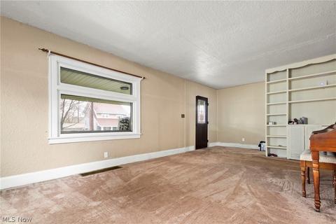136 Wilson St, Struthers, OH 44471 photo 5