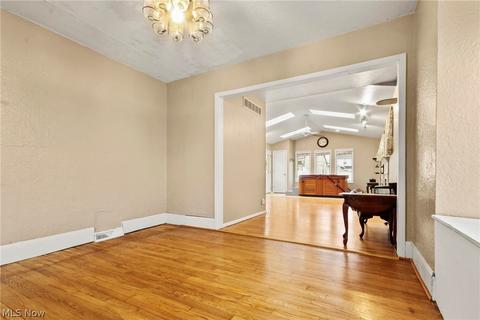 136 Wilson St, Struthers, OH 44471 photo 3