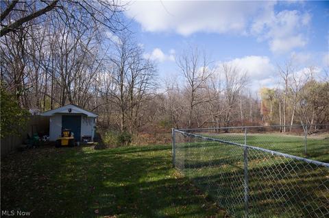 923 Bellflower Ave NW, Canton, OH 44708 photo 3