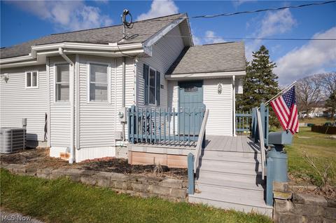 923 Bellflower Ave NW, Canton, OH 44708 photo 2