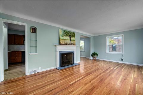 1860 E 225th St, Euclid, OH 44117 photo 3