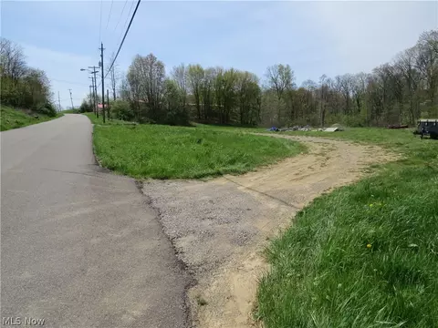 1220 Trump Rd NW, Carrollton, OH 44615