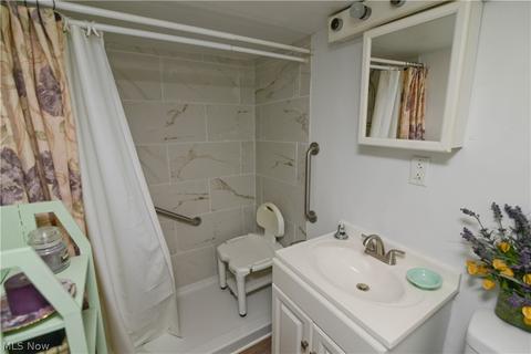 65 Park Ave, Struthers, OH 44471 photo 27
