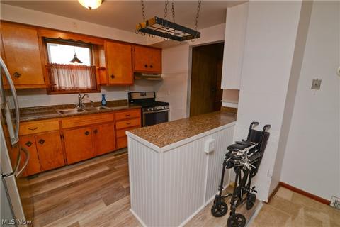 65 Park Ave, Struthers, OH 44471 photo 6