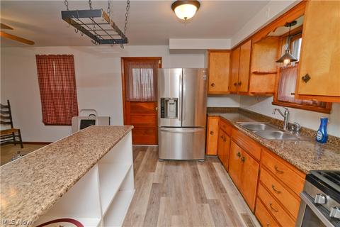 65 Park Ave, Struthers, OH 44471 photo 12