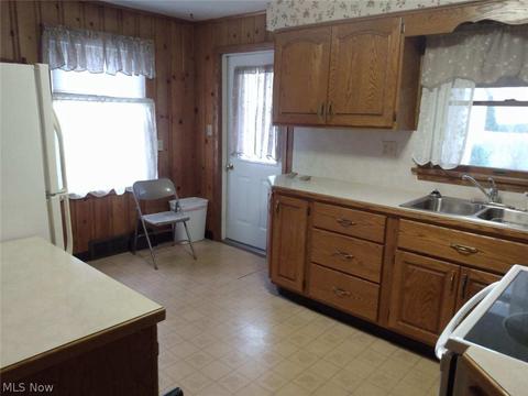 6325 Hiram Ave, Ashtabula, OH 44004 photo 3