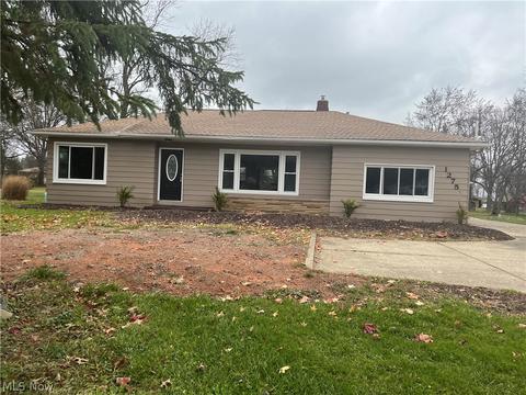 1275 Hillside Rd, Seven Hills, OH 44131 photo 2