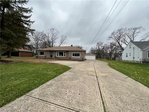 1275 Hillside Rd, Seven Hills, OH 44131 photo 3