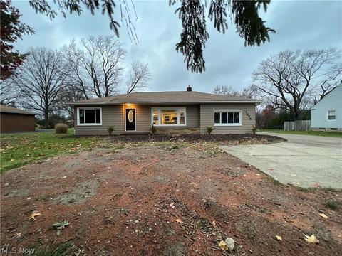 1275 Hillside Rd, Seven Hills, OH 44131 photo 1