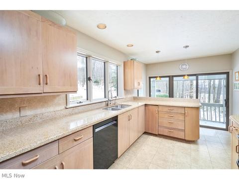 675 Hatch Rd, Wadsworth, OH 44281 photo 8