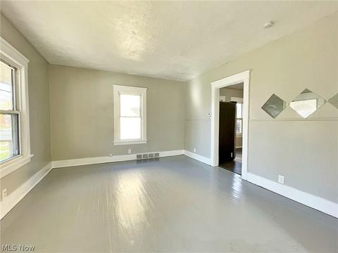 3139 Elyria Ave, Lorain, OH 44055 photo 2