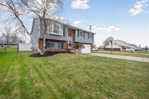8075 Newcomb Dr, Parma, OH 44129 photo 4