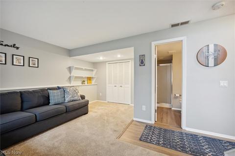 8075 Newcomb Dr, Parma, OH 44129 photo 25