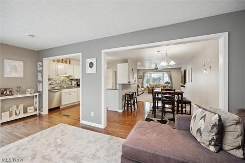 8075 Newcomb Dr, Parma, OH 44129 photo 16