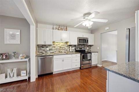 8075 Newcomb Dr, Parma, OH 44129 photo 8