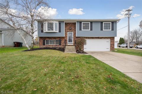8075 Newcomb Dr, Parma, OH 44129 photo 1