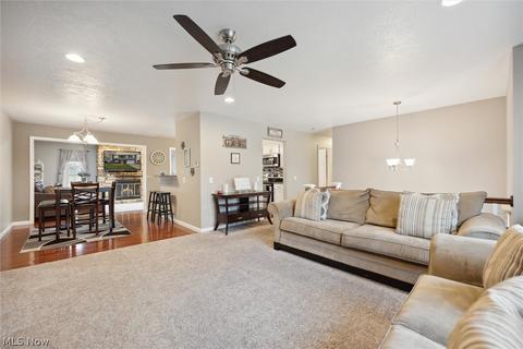 8075 Newcomb Dr, Parma, OH 44129 photo 7