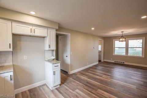 4804 Drumcliff Dr NW, Canton, OH 44708 photo 10