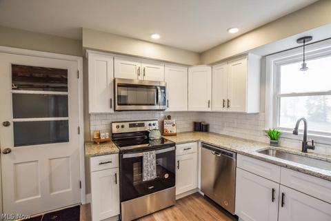 4804 Drumcliff Dr NW, Canton, OH 44708 photo 9