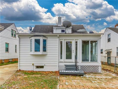 21003 Libby Rd, Maple Heights, OH 44137 photo 3