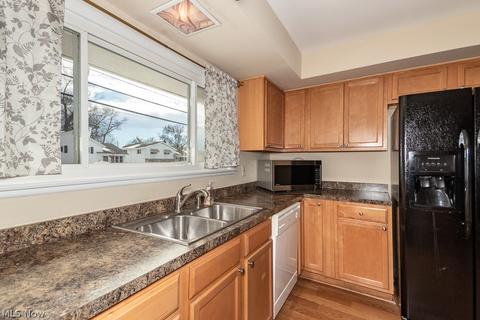 496 E 319 St, Willowick, OH 44095 photo 11