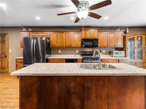 601 Perham Dr, Berea, OH 44017 photo 9