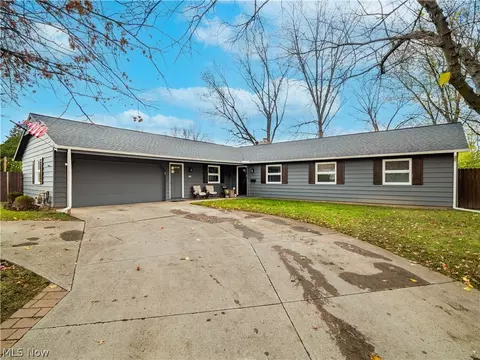 601 Perham Dr, Berea, OH 44017 photo 1
